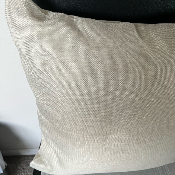 MERRY CHRISTMAS NWOT BURLAP MATERIAL DECOR PILLOW & METAL SANTA CLAUS ORNAMENT - Picture 12 of 17